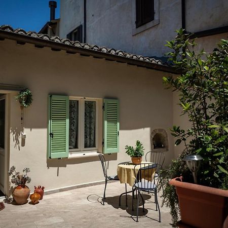 App. Con Terrazza Panoramica In Centro-Montefalco Buitenkant foto