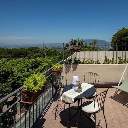 App. Con Terrazza Panoramica In Centro-Montefalco Buitenkant foto