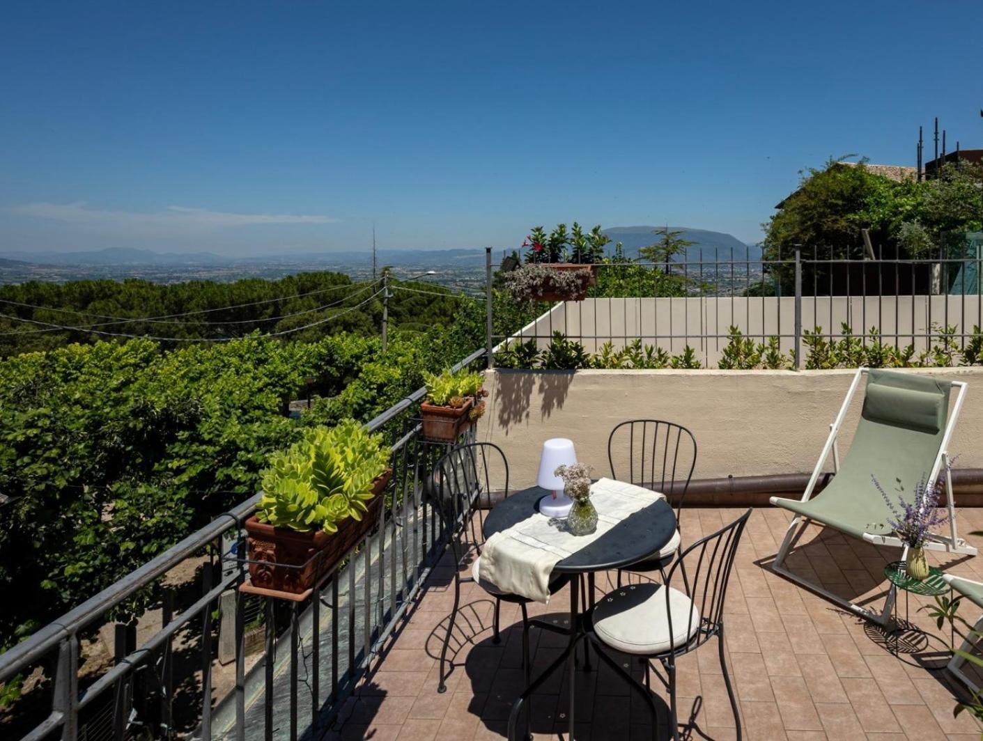App. Con Terrazza Panoramica In Centro-Montefalco Buitenkant foto